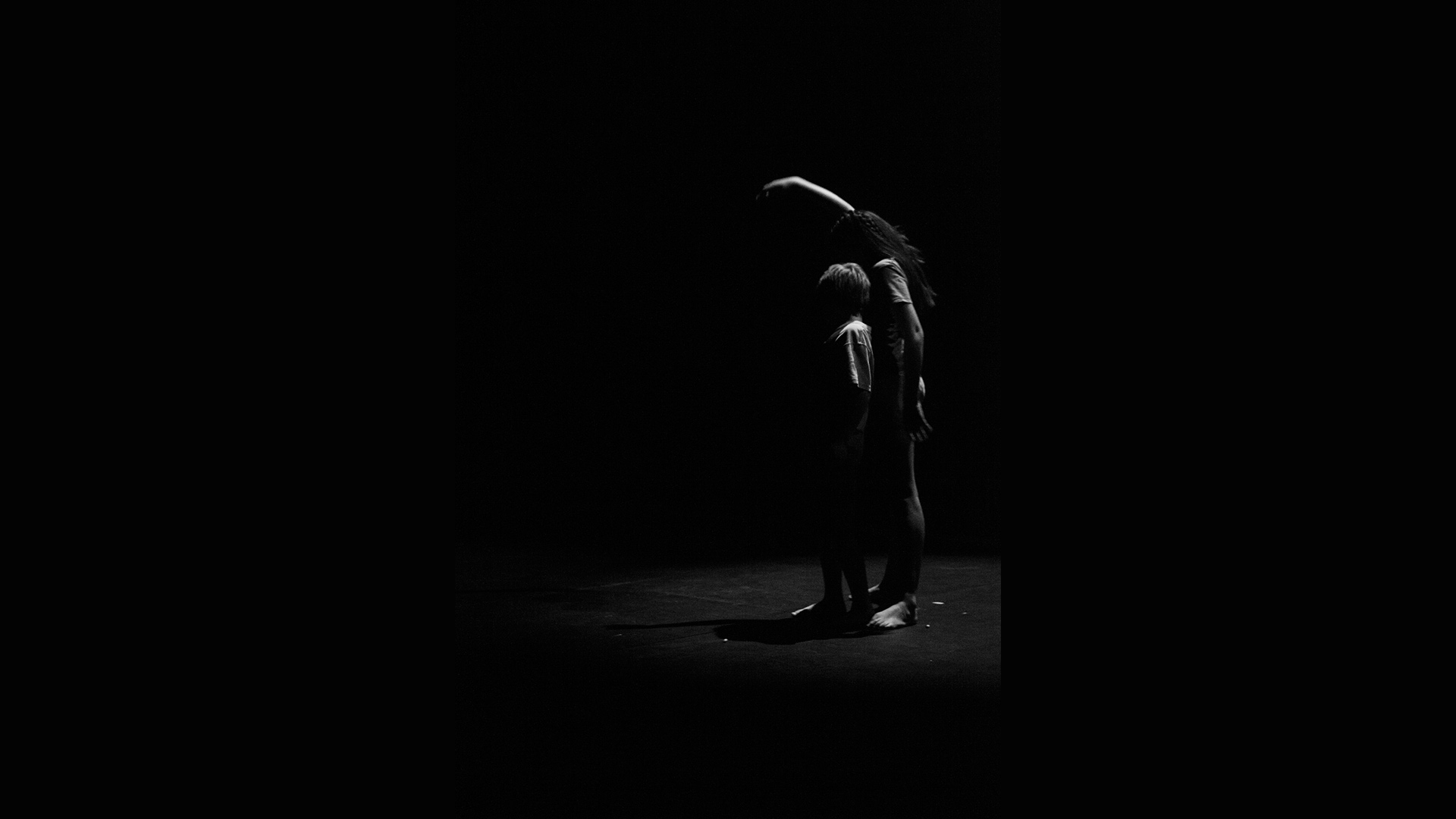 Dancers in the dark • Monica Randriamialy